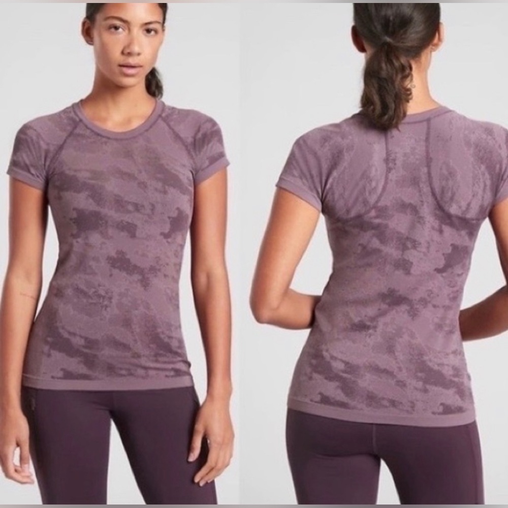 Pre-loved Athleta Momentum Short Sleeve Tee No Tag; Comes as shown in listing